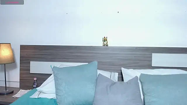 Liiamthompson online show from February 10, 9:24 am