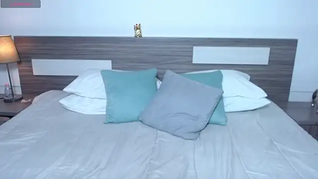 Liiamthompson online show from February 14, 11:34 pm