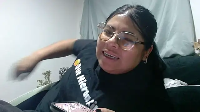 viccky vick online show from April 17, 11:30 pm