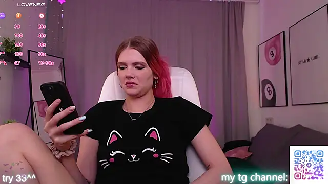 Gretchen Mol online show from February 28, 7:42 am