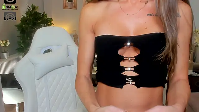 Snapshot of Anya-Ray chatting on November 6, 2:07 pm Anya-Ray online show from November 6, 2:07 pm