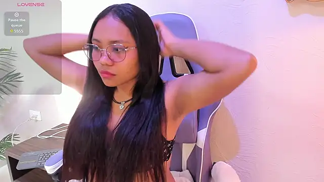 yeikafoxy online show from March 6, 11:25 am