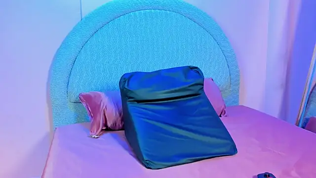 yeikafoxy online show from April 19, 11:42 am