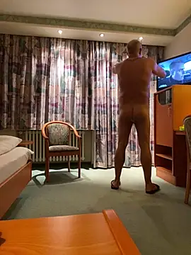 Snapshot of BOOTS chatting on December 11, 8:18 pm BOOTS online show from December 11, 8:18 pm