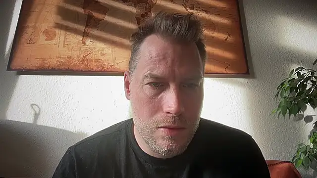 Snapshot of Christian87xxx chatting on November 30, 9:35 am Christian87xxx online show from November 30, 9:35 am