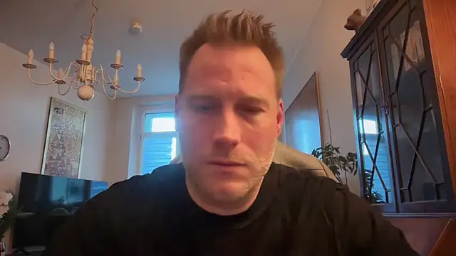 Snapshot of Christian87xxx chatting on December 16, 7:35 am Christian87xxx online show from December 16, 7:35 am