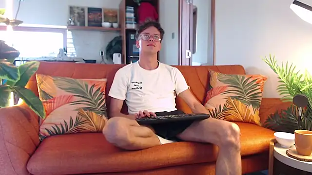 William Henry  online show from April 22, 5:21 am