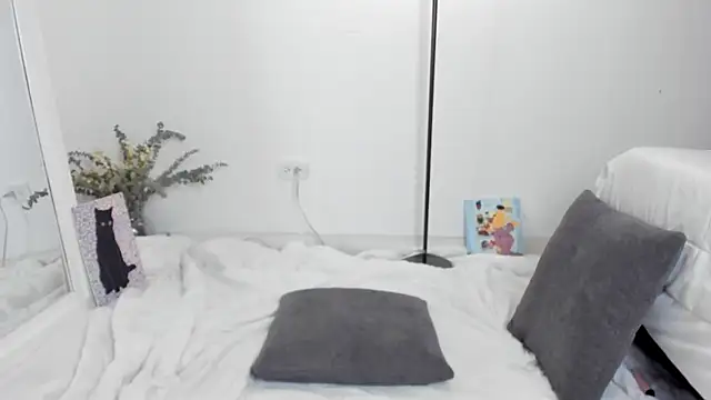 AlannaRussell  online show from February 26, 11:37 pm