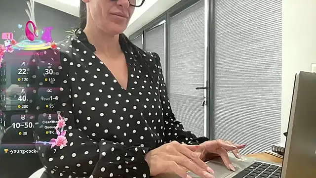 Snapshot of goddess-harper chatting on September 10, 12:27 pm goddess-harper online show from September 10, 12:27 pm