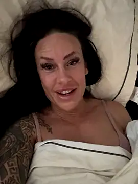 Snapshot of goddess-harper chatting on November 1, 9:44 am goddess-harper online show from November 1, 9:44 am