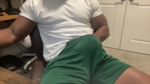 Snapshot of BodyandBBC chatting on November 16, 9:20 pm BodyandBBC online show from November 16, 9:20 pm