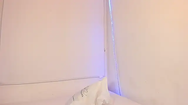 Snapshot of Roxy_Stonee chatting on December 13, 7:53 pm Roxy Stonee online show from December 13, 7:53 pm