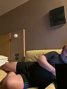 fuocovivo4 online show from February 3, 7:31 pm