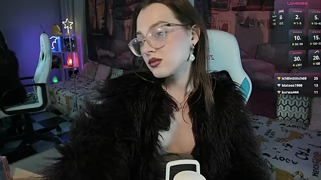 Snapshot of kaisajenner chatting on February 19, 10:53 pm kaisajenner online show from February 19, 10:53 pm