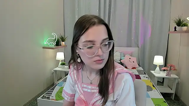 Snapshot of kaisajenner chatting on March 10, 2:50 am kaisajenner online show from March 10, 2:50 am