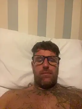 Jamesdeanmcqueen online show from November 3, 6:31 pm