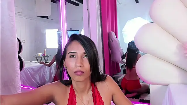 Snapshot of Keyla__Jones chatting on February 7, 1:47 am Keyla Jones online show from February 7, 1:47 am