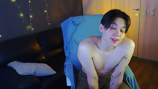 Snapshot of just_gay_ chatting on February 26, 10:42 pm just gay online show from February 26, 10:42 pm