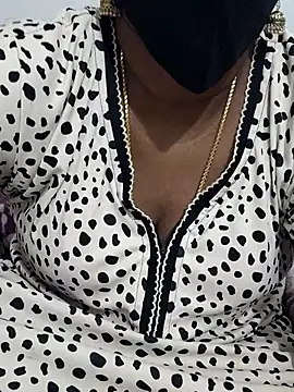 Snapshot of Tamil_Meera12 chatting on December 15, 8:18 am Tamil Meera12 online show from December 15, 8:18 am