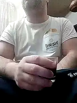 Snapshot of NAvoglia chatting on February 21, 9:11 pm NAvoglia online show from February 21, 9:11 pm