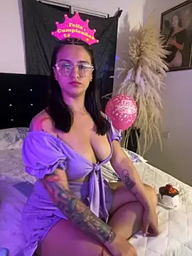 Snapshot of Emma_Giraldo chatting on September 30, 12:04 am Emma Giraldo online show from September 30, 12:04 am