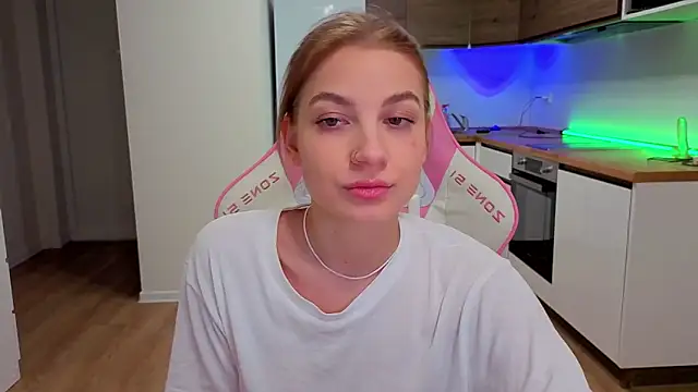 Enjoy everymoment  online show from April 10, 8:13 pm