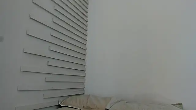 Snapshot of Lia_Guzman chatting on February 23, 2:57 pm Lia Guzman online show from February 23, 2:57 pm