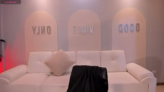 BeccaBaxter online show from September 16, 7:59 pm