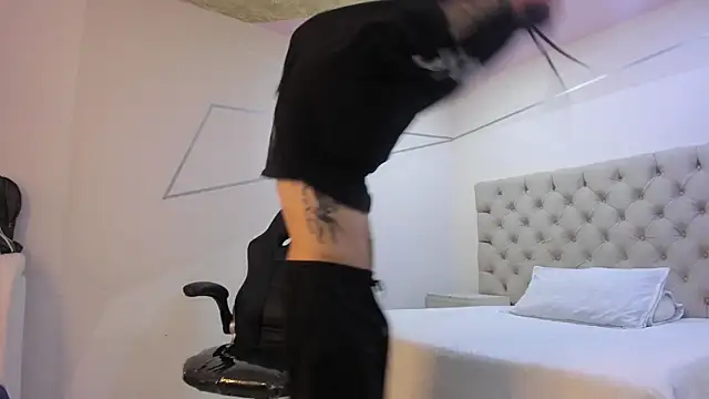 Snapshot of JhoanLeandro chatting on January 16, 5:00 am JhoanLeandro online show from January 16, 5:00 am