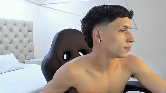 Snapshot of JhoanLeandro chatting on January 17, 4:17 am JhoanLeandro online show from January 17, 4:17 am