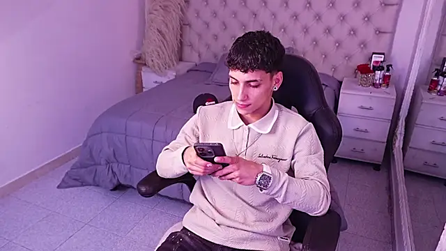 JhoanLeandro online show from April 14, 6:08 am