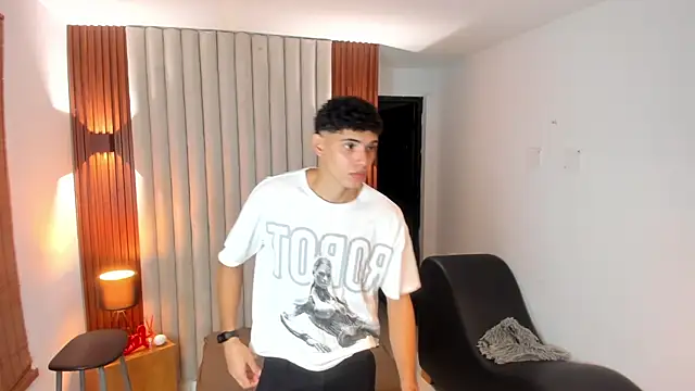 Snapshot of Justin_mack chatting on February 2, 11:19 am Justin mack online show from February 2, 11:19 am