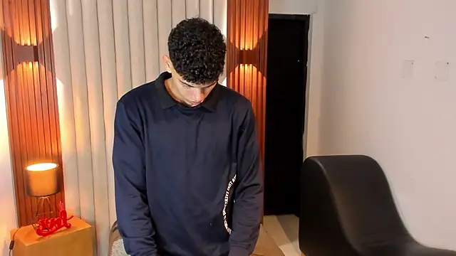 Snapshot of Justin_mack chatting on February 5, 12:06 pm Justin mack online show from February 5, 12:06 pm