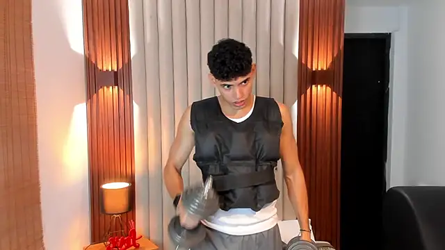 Snapshot of Justin_mack chatting on February 6, 5:09 pm Justin mack online show from February 6, 5:09 pm