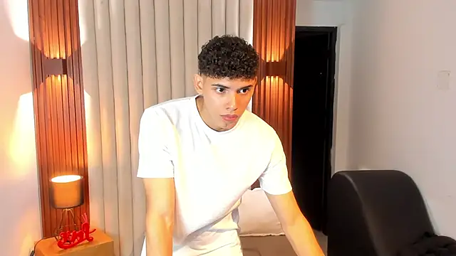 Snapshot of Justin_mack chatting on February 7, 11:12 am Justin mack online show from February 7, 11:12 am