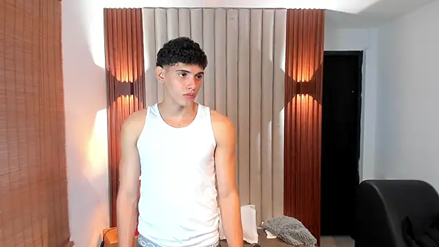 Snapshot of Justin_mack chatting on February 11, 6:33 pm Justin mack online show from February 11, 6:33 pm