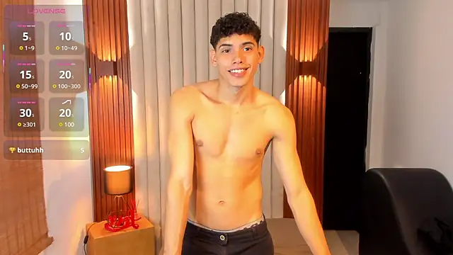 Snapshot of Justin_mack chatting on February 13, 11:39 am Justin mack online show from February 13, 11:39 am