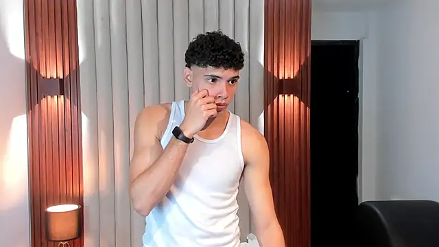 Snapshot of Justin_mack chatting on February 15, 12:22 pm Justin mack online show from February 15, 12:22 pm