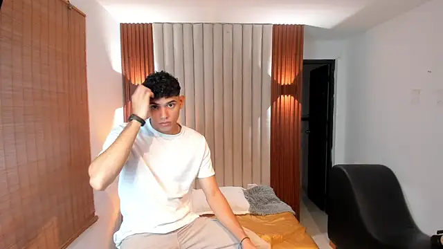 Snapshot of Justin_mack chatting on February 16, 11:49 am Justin mack online show from February 16, 11:49 am