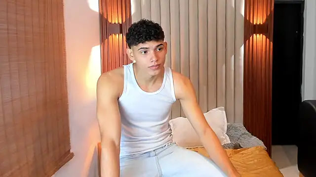 Snapshot of Justin_mack chatting on February 18, 11:55 am Justin mack online show from February 18, 11:55 am