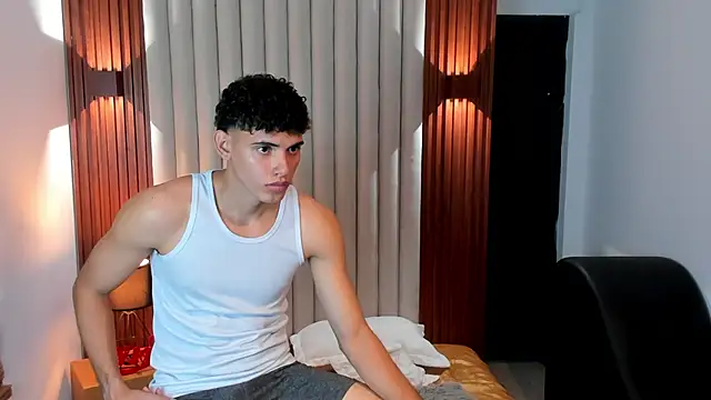 Snapshot of Justin_mack chatting on February 19, 3:05 pm Justin mack online show from February 19, 3:05 pm