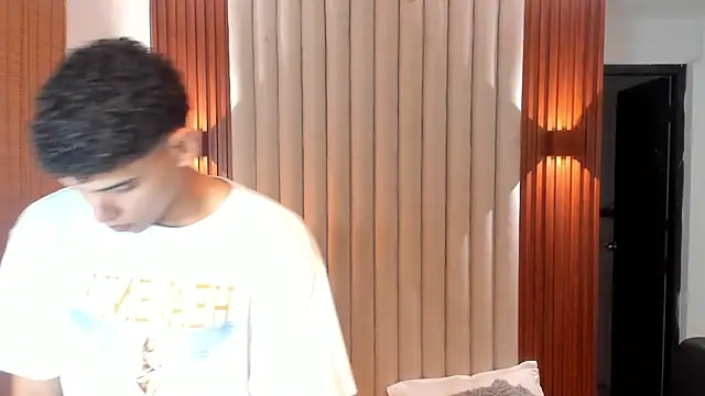 Snapshot of Justin_mack chatting on February 21, 11:55 am Justin mack online show from February 21, 11:55 am