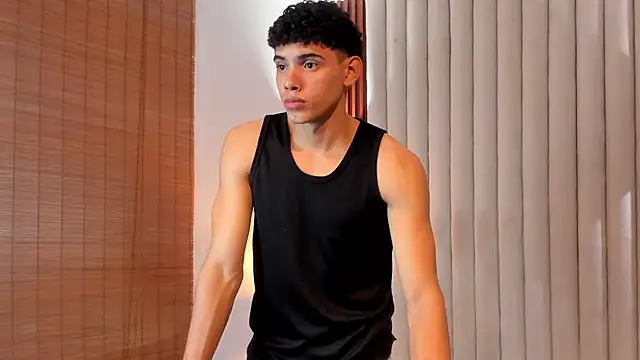 Snapshot of Justin_mack chatting on February 27, 12:23 pm Justin mack online show from February 27, 12:23 pm