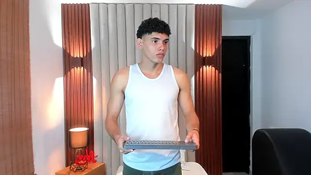 Snapshot of Justin_mack chatting on March 5, 12:11 pm Justin mack online show from March 5, 12:11 pm