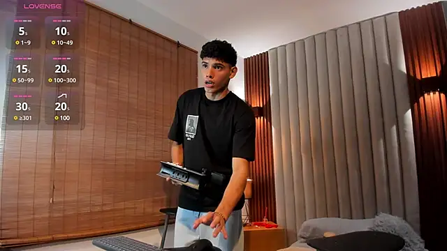 Snapshot of Justin_mack chatting on March 11, 12:06 pm Justin mack online show from March 11, 12:06 pm