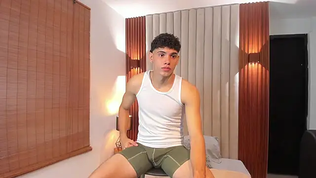 Snapshot of Justin_mack chatting on March 15, 12:13 pm Justin mack online show from March 15, 12:13 pm