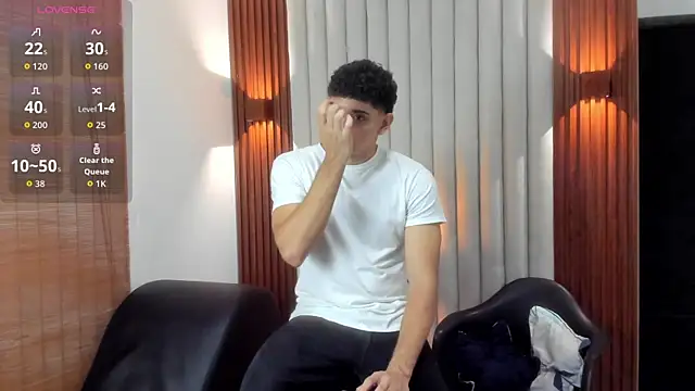 Snapshot of Justin_mack chatting on September 17, 12:18 pm Justin mack online show from September 17, 12:18 pm