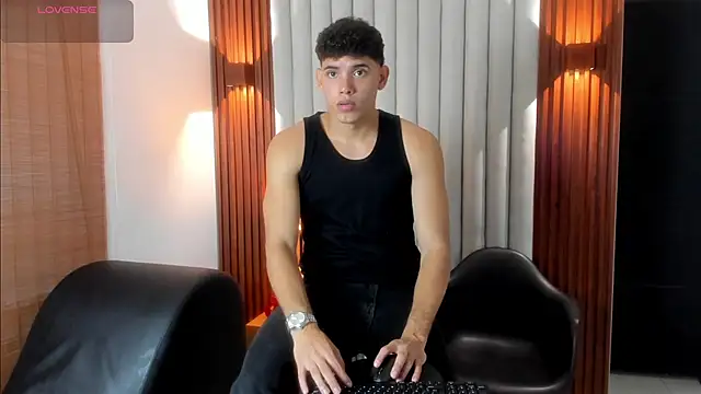 Snapshot of Justin_mack chatting on September 30, 12:43 pm Justin mack online show from September 30, 12:43 pm