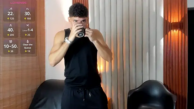 Snapshot of Justin_mack chatting on October 1, 12:00 pm Justin mack online show from October 1, 12:00 pm