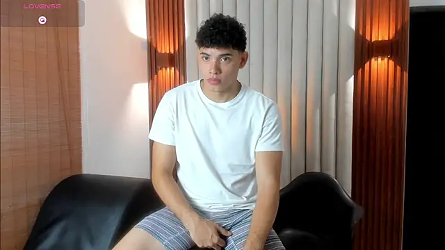 Snapshot of Justin_mack chatting on October 5, 12:03 pm Justin mack online show from October 5, 12:03 pm